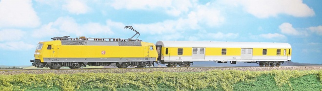 Electric Locomotive BR 120 502 with railroad maintanance/mesurment car DB-Netz livery<br /><a href='images/pictures/ACME/AC70075.jpg' target='_blank'>Full size image</a>